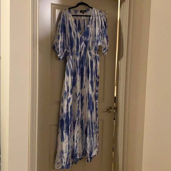 Lulus Dresses & Skirts - Lulu’s size L blue/white maxi dress